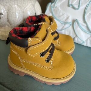 LIKE NEW GARANIMALS HIKING BOOT